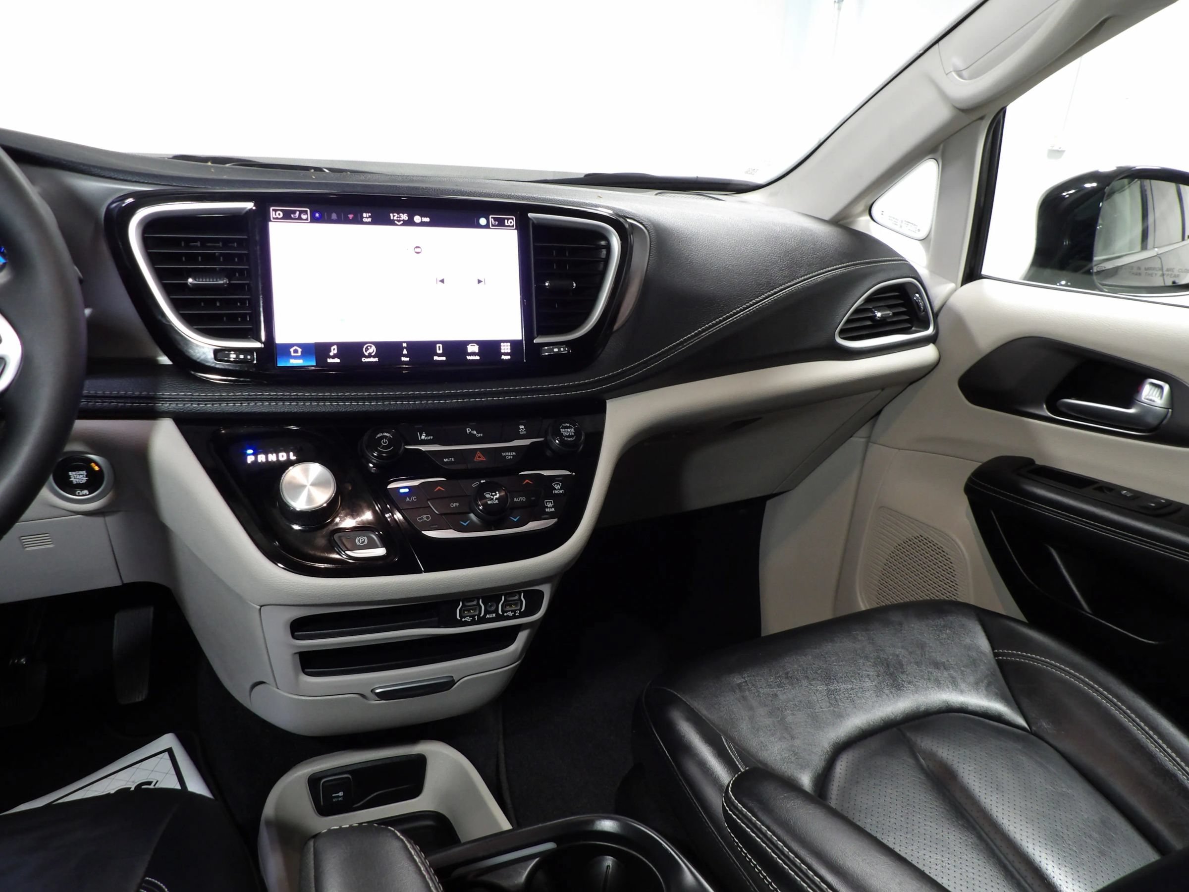 Used 2024 Chrysler Pacifica Limited FWD image 19
