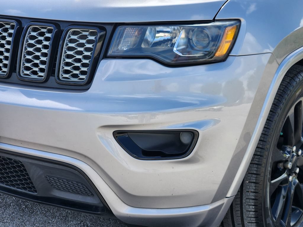 Used 2017 Jeep Grand Cherokee Altitude RWD image 6