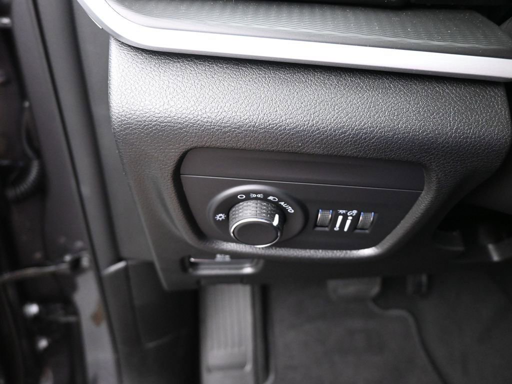 New 2025 Jeep Grand Cherokee L Laredo w/ Luxury Tech Group I image 35