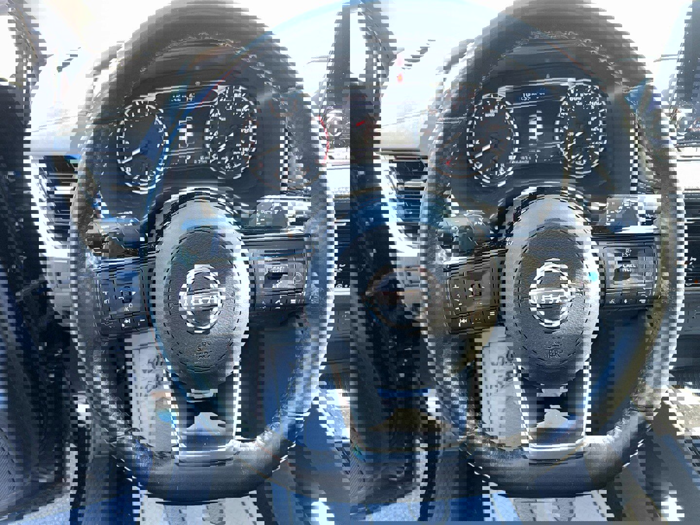 Used 2022 Nissan Rogue SV w/ SV Premium Package image 12