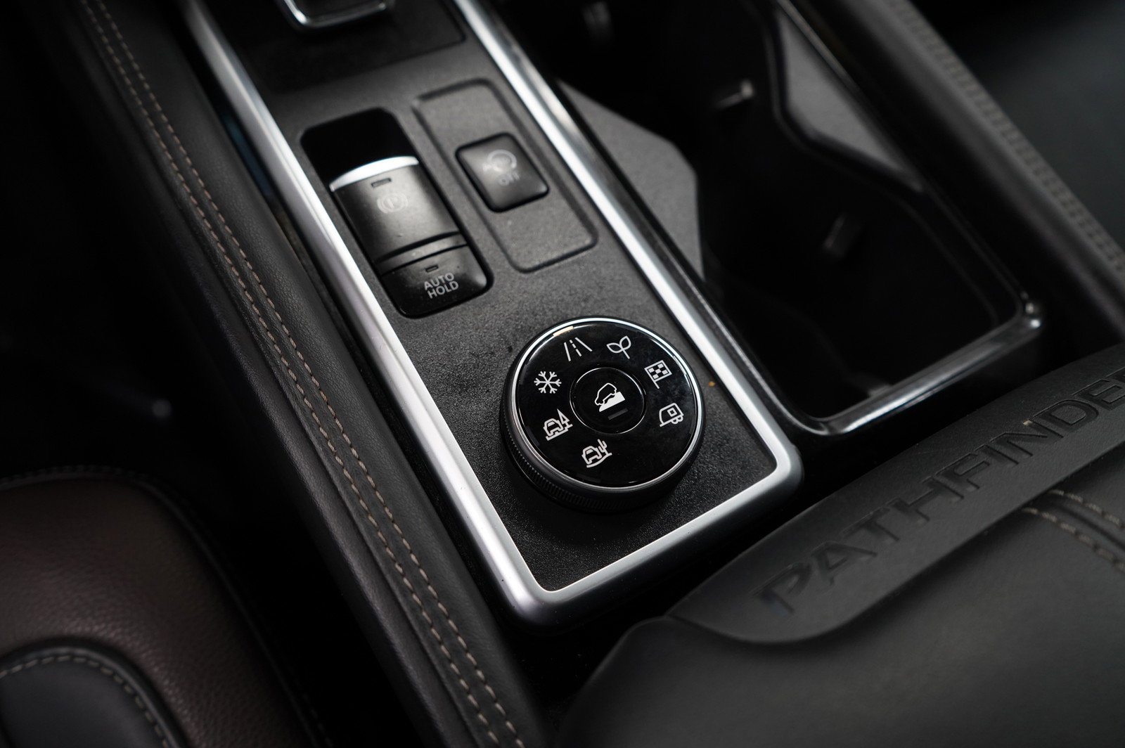 Used 2022 Nissan Pathfinder Platinum w/ Cargo Package image 22