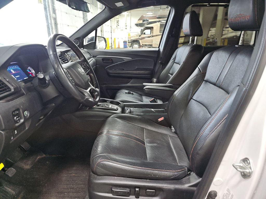 Used 2022 Honda Pilot TrailSport image 3