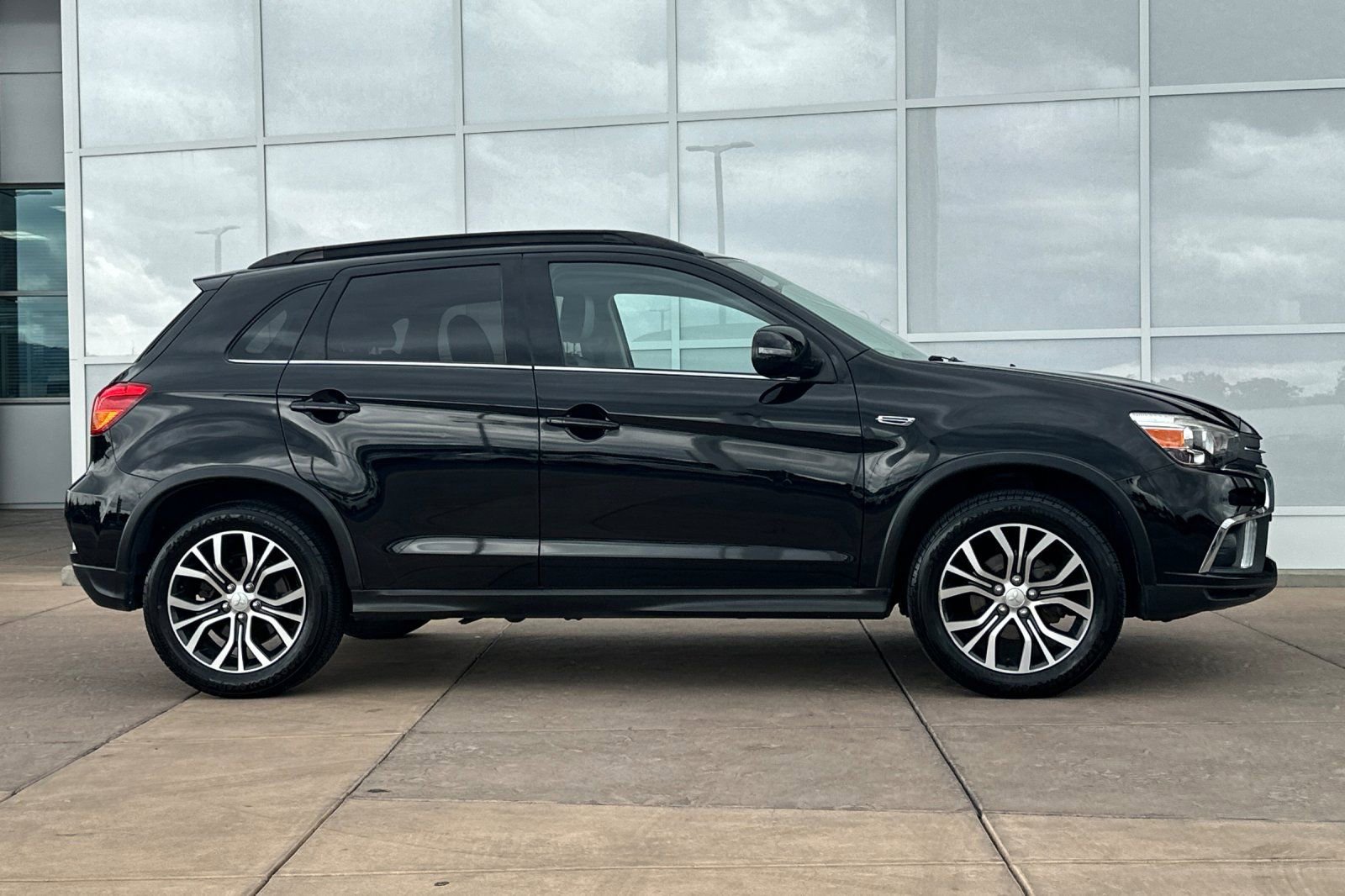 Used 2018 Mitsubishi Outlander Sport SEL AWD/4WD image 3