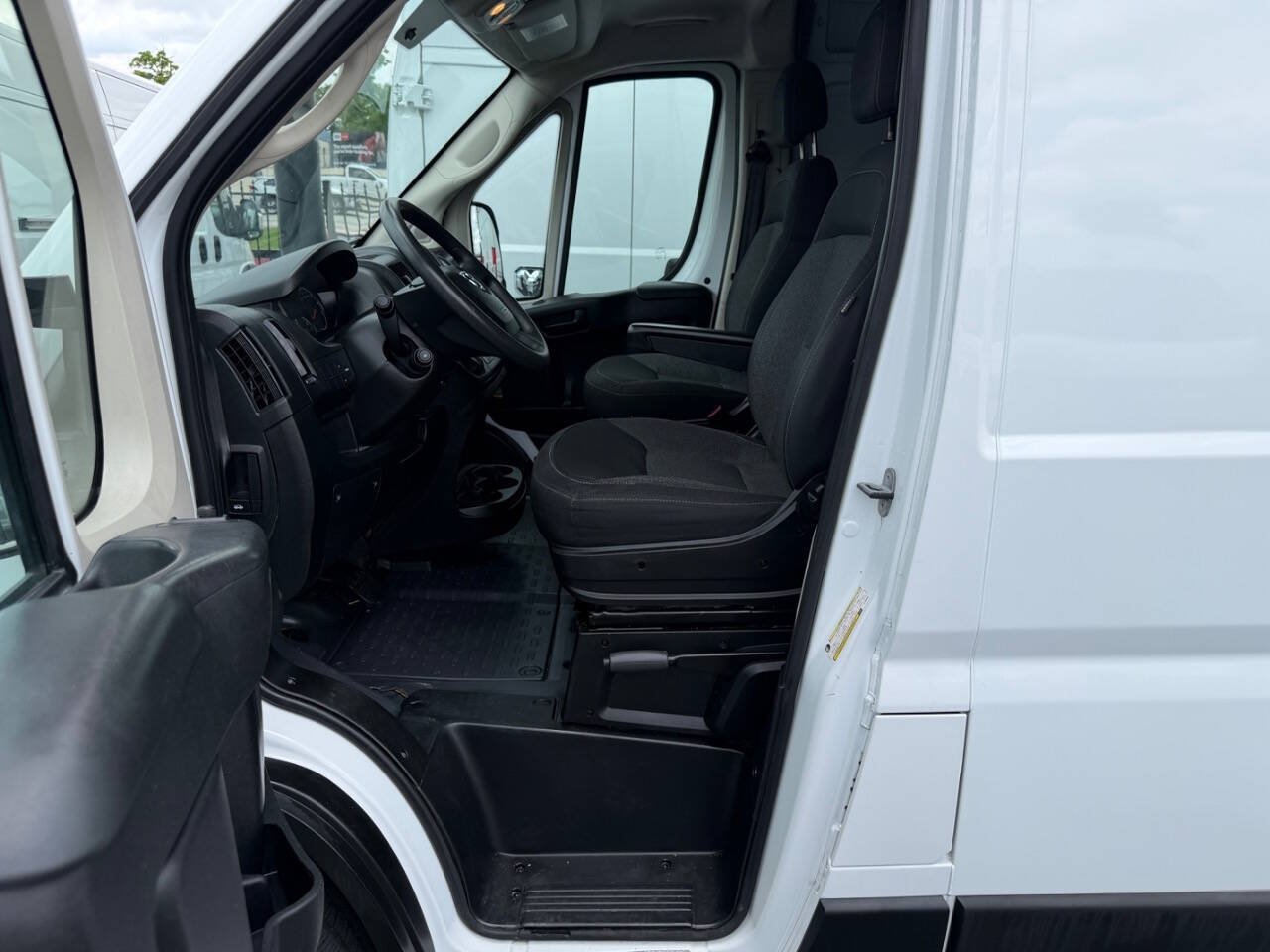 Used 2020 RAM ProMaster 2500 w/ Premium Appearance Group FWD image 23