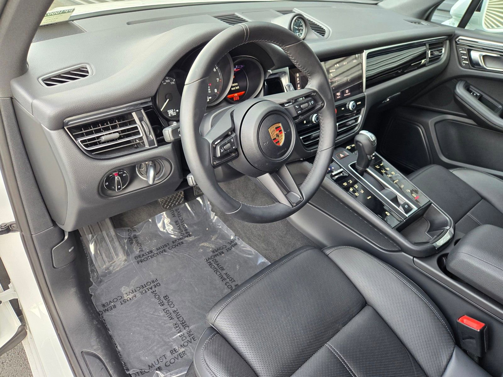Used 2025 Porsche Macan AWD/4WD image 4