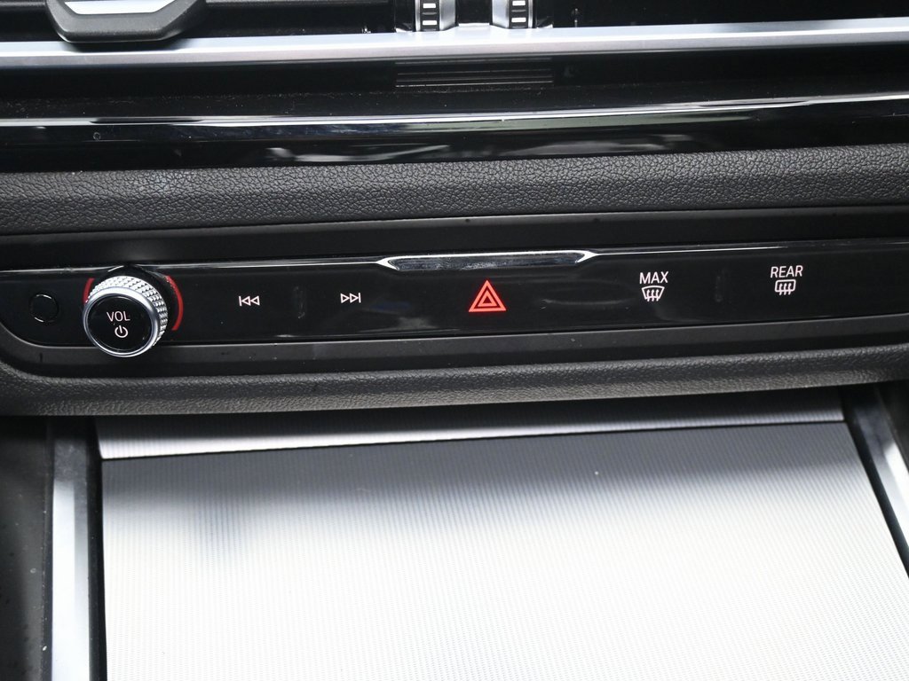 Used 2022 BMW i4 eDrive40 w/ Premium Package image 15