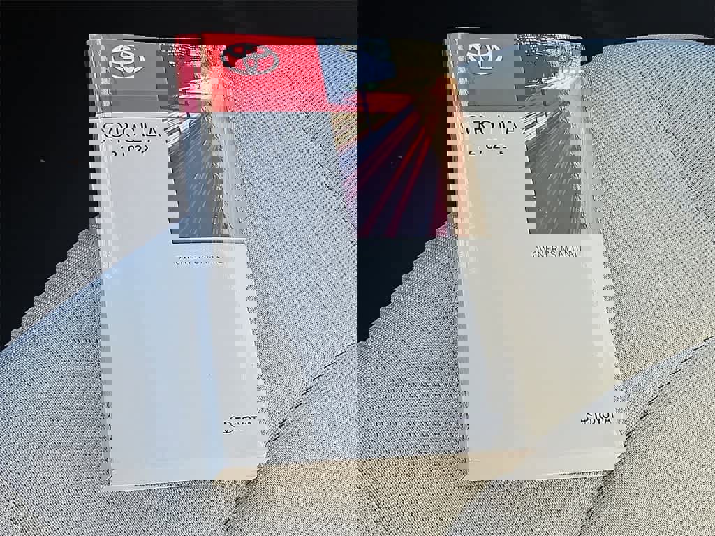 Used 2022 Toyota Corolla LE image 21