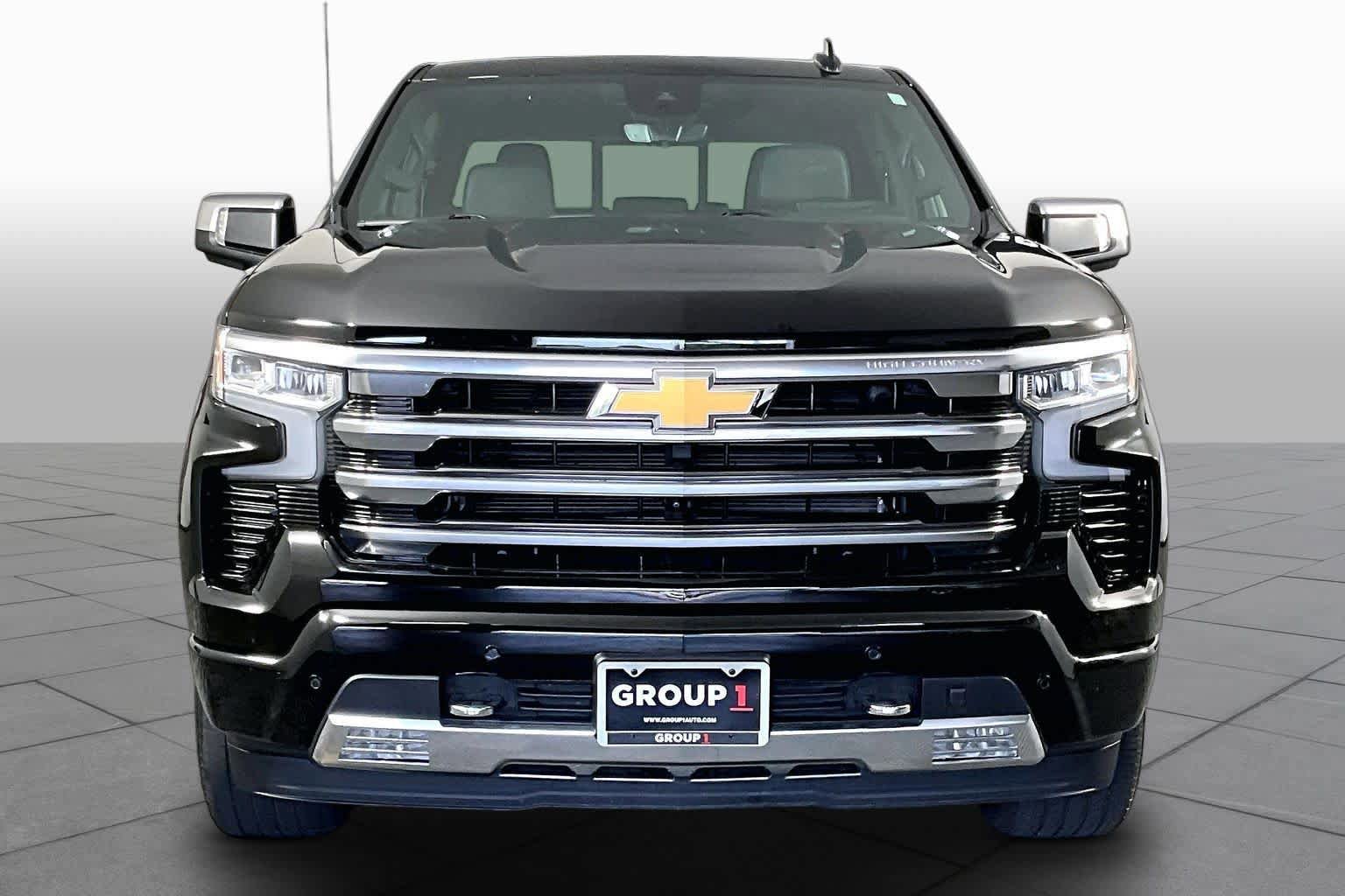 Used 2024 Chevrolet Silverado 1500 High Country w/ High Country Premium Package AWD/4WD image 6