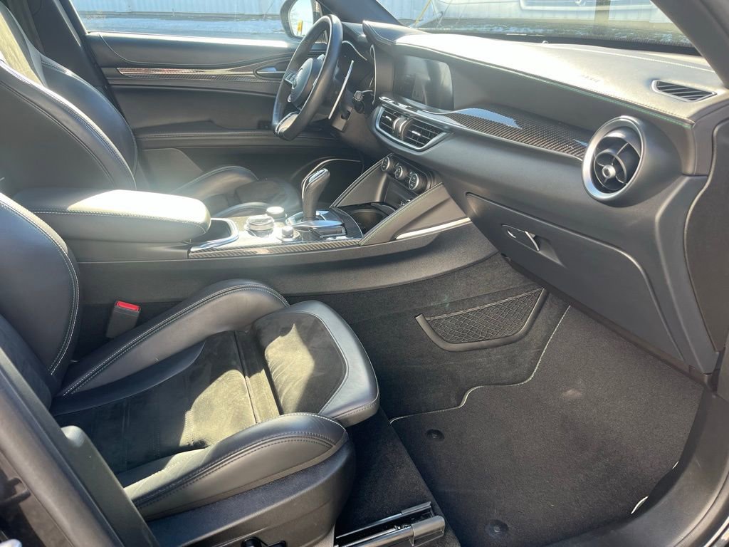 Used 2020 Alfa Romeo Stelvio Quadrifoglio image 11