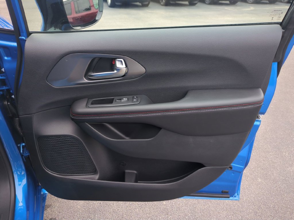 New 2027 Chrysler Pacifica Select FWD image 32