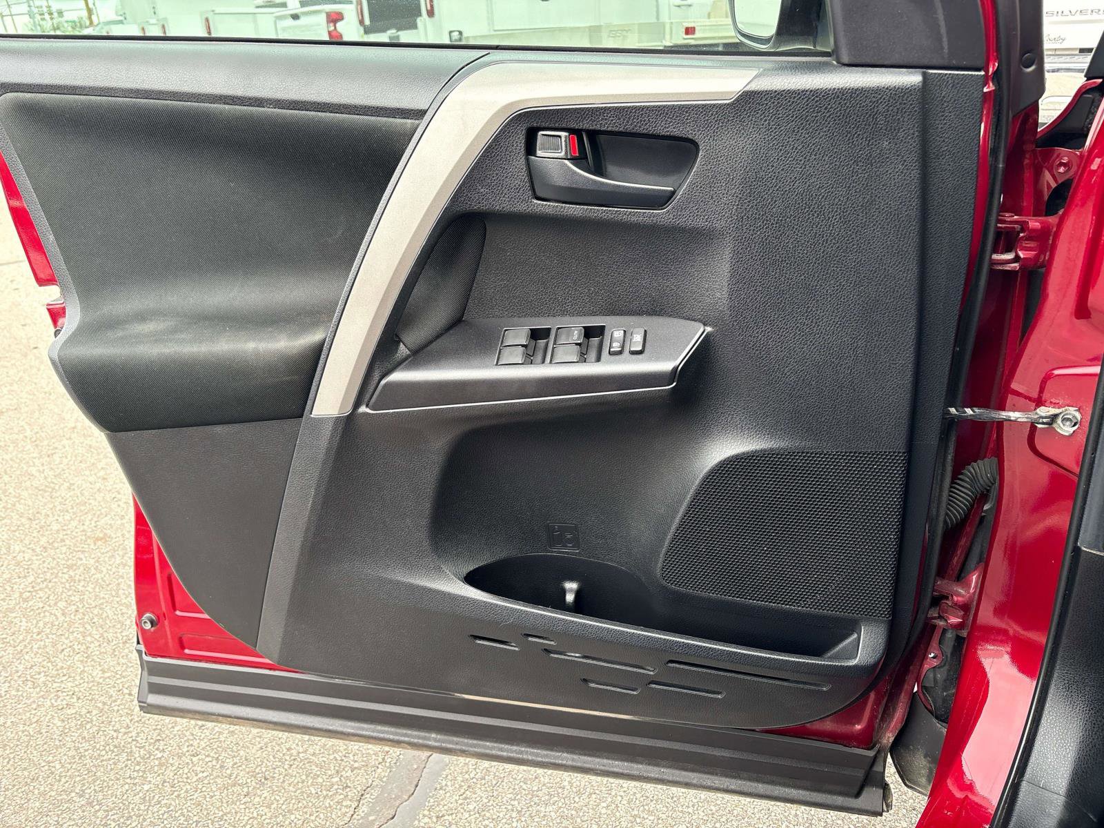 Used 2018 Toyota RAV4 LE image 16