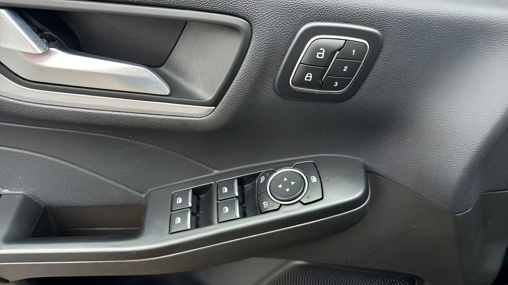 Used 2025 Ford Escape Platinum image 33