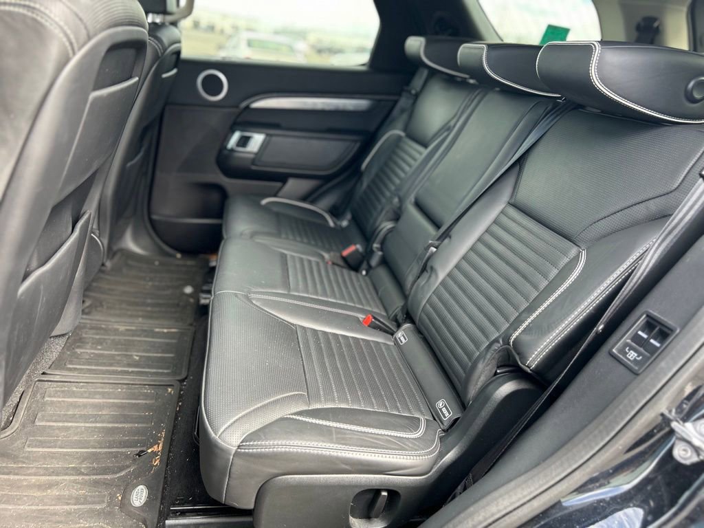 Used 2017 Land Rover Discovery First Edition AWD/4WD image 16
