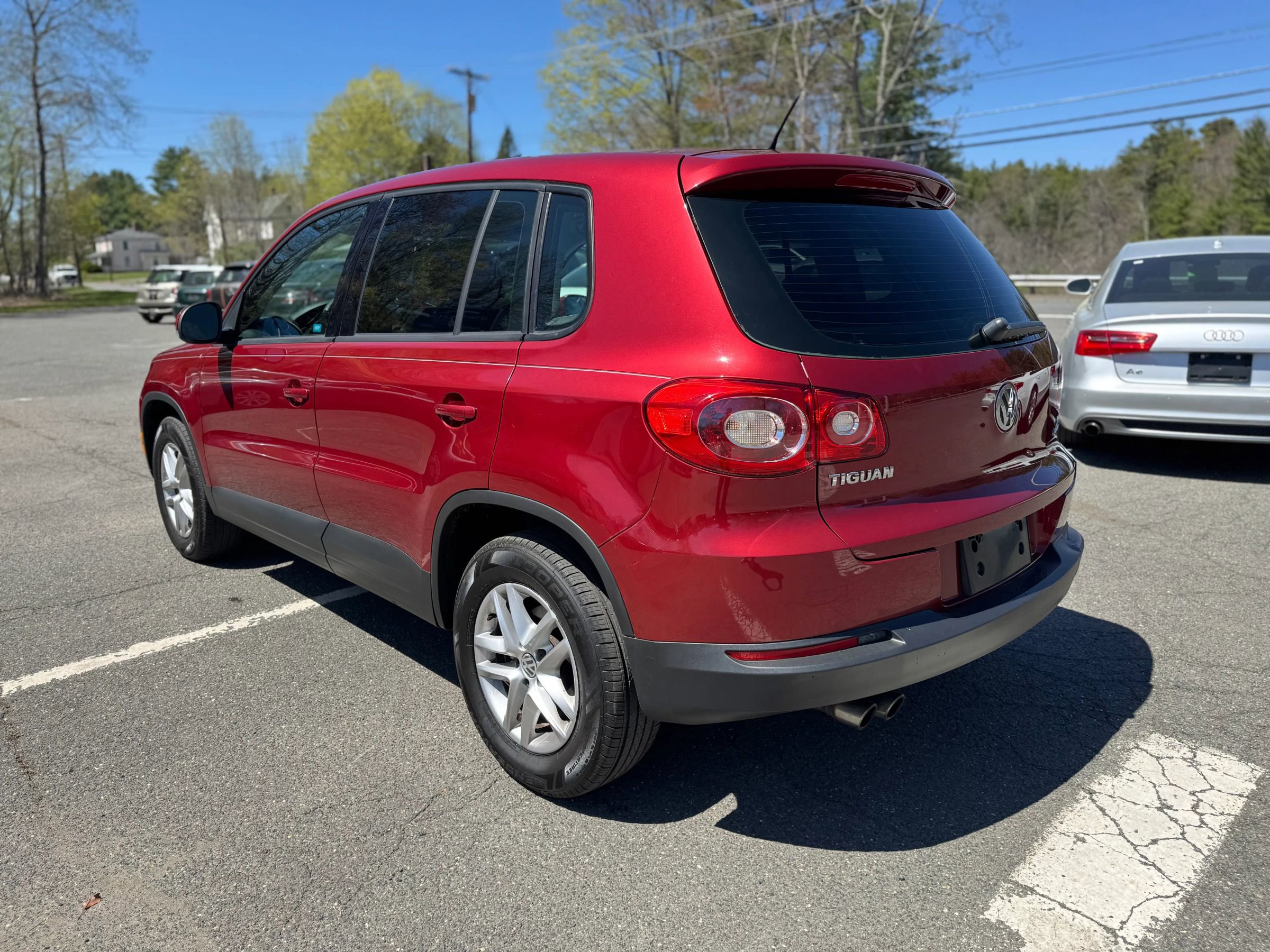 Used 2011 Volkswagen Tiguan S image 5