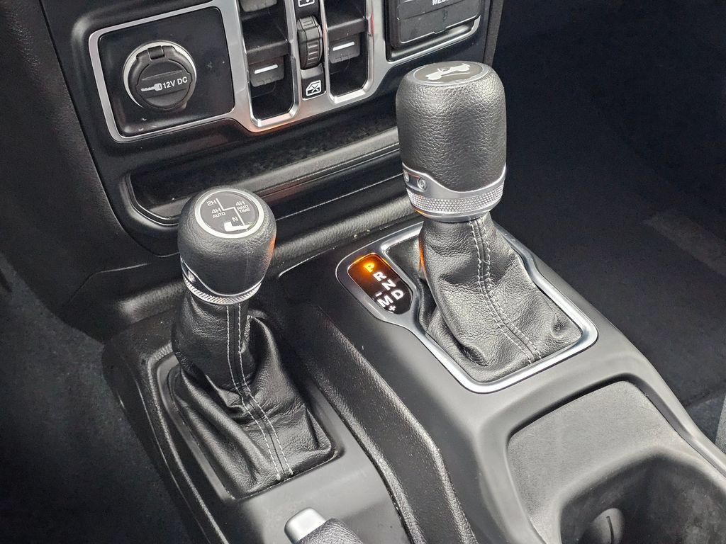 Used 2024 Jeep Wrangler Unlimited Sahara AWD/4WD image 26