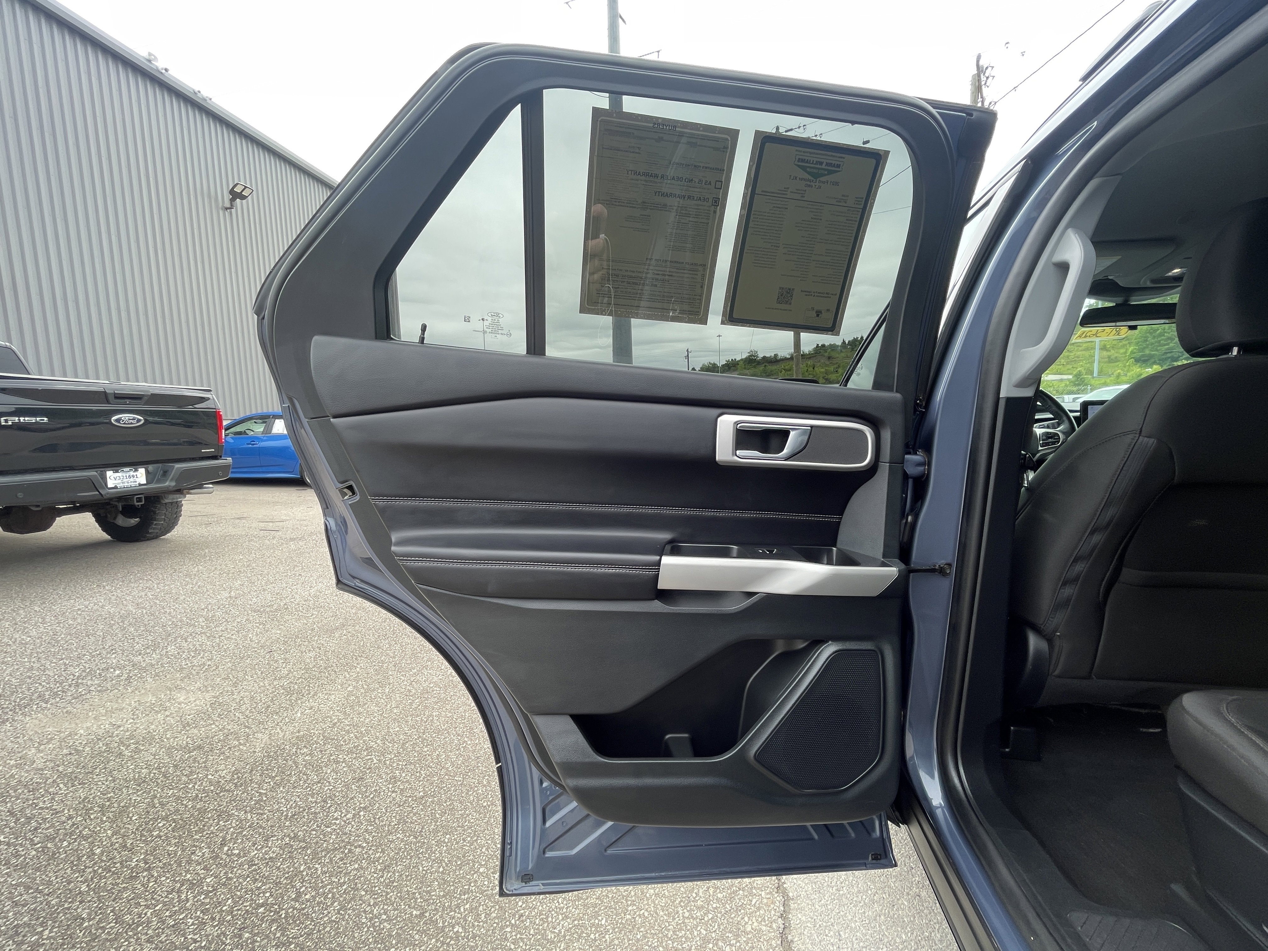 Used 2021 Ford Explorer XLT w/ Class III Trailer Tow Package AWD/4WD image 27