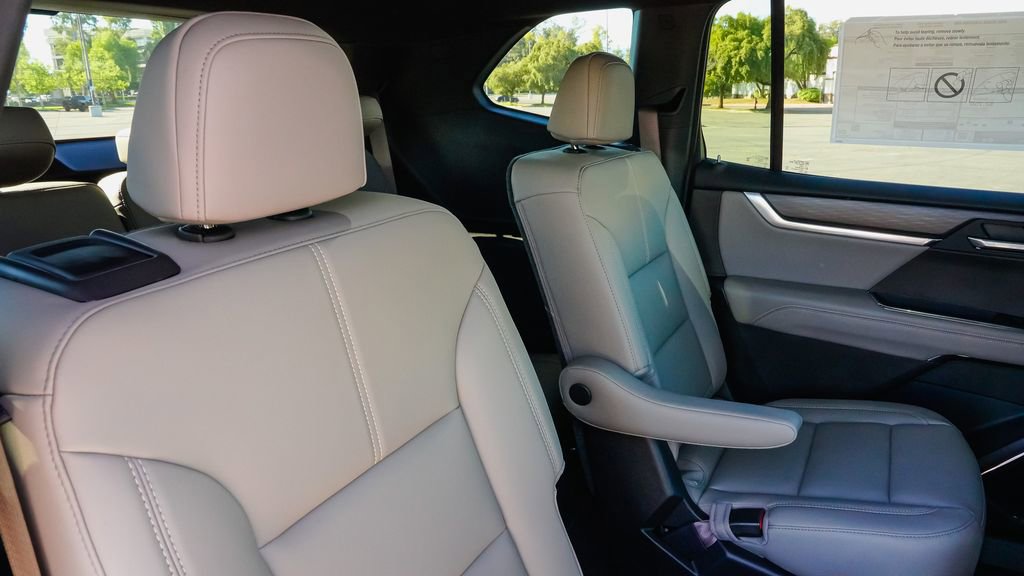 New 2026 GMC Acadia Elevation image 11