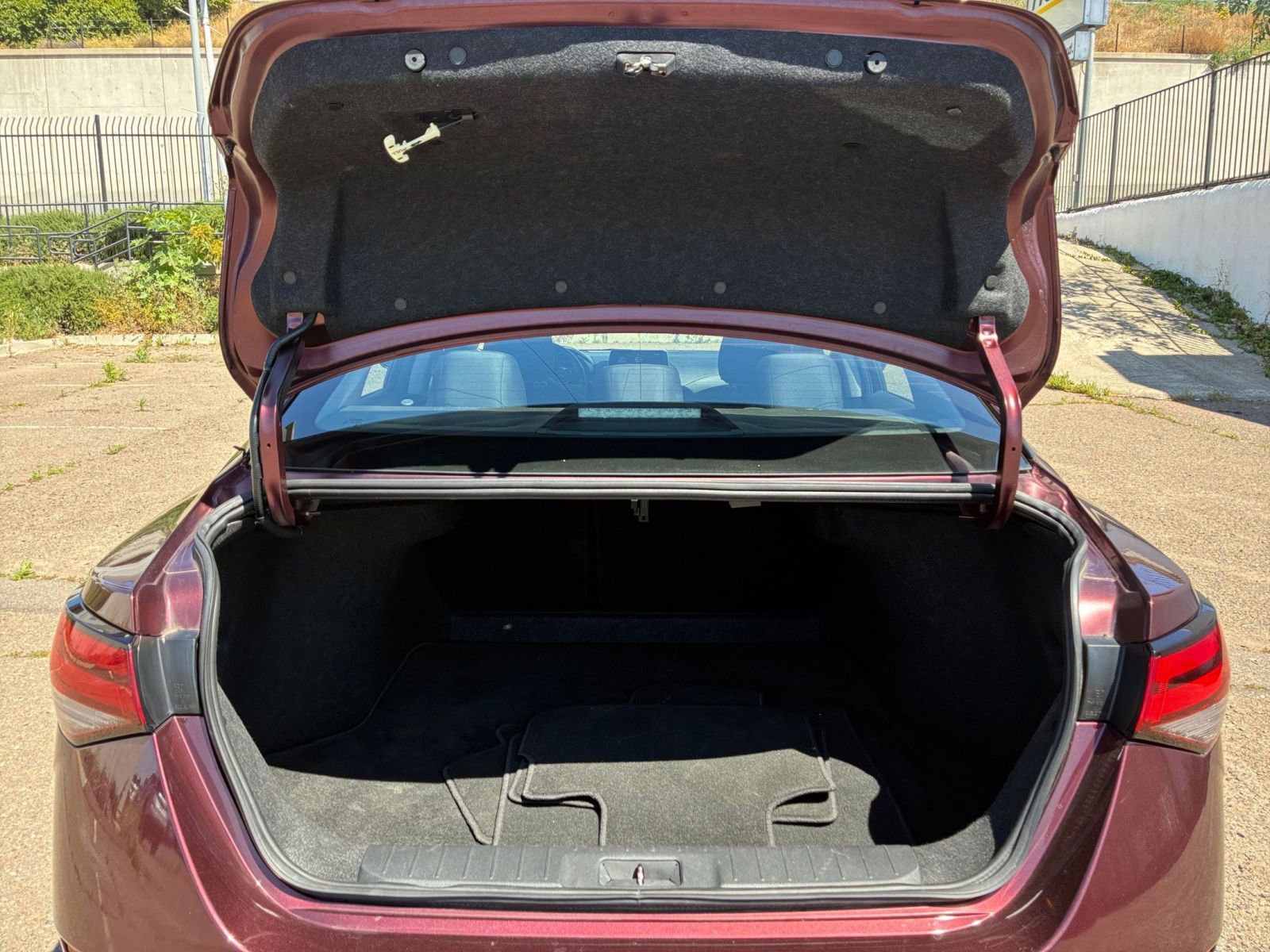 Used 2024 Nissan Sentra SV FWD image 29