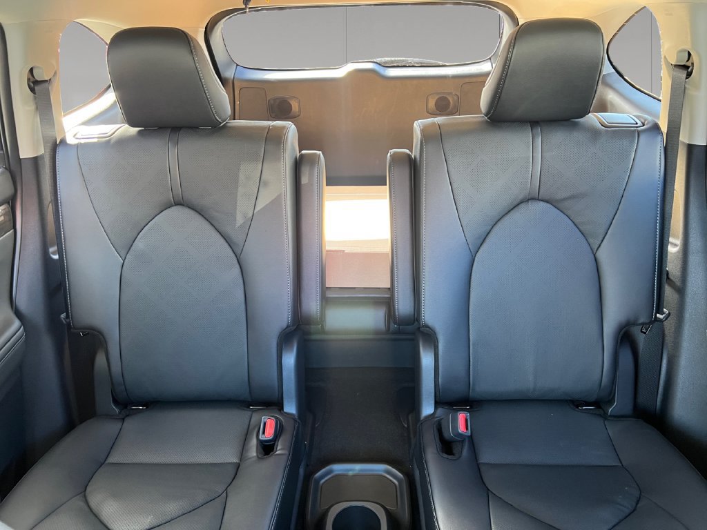 New 2026 Toyota Highlander Platinum AWD/4WD image 17