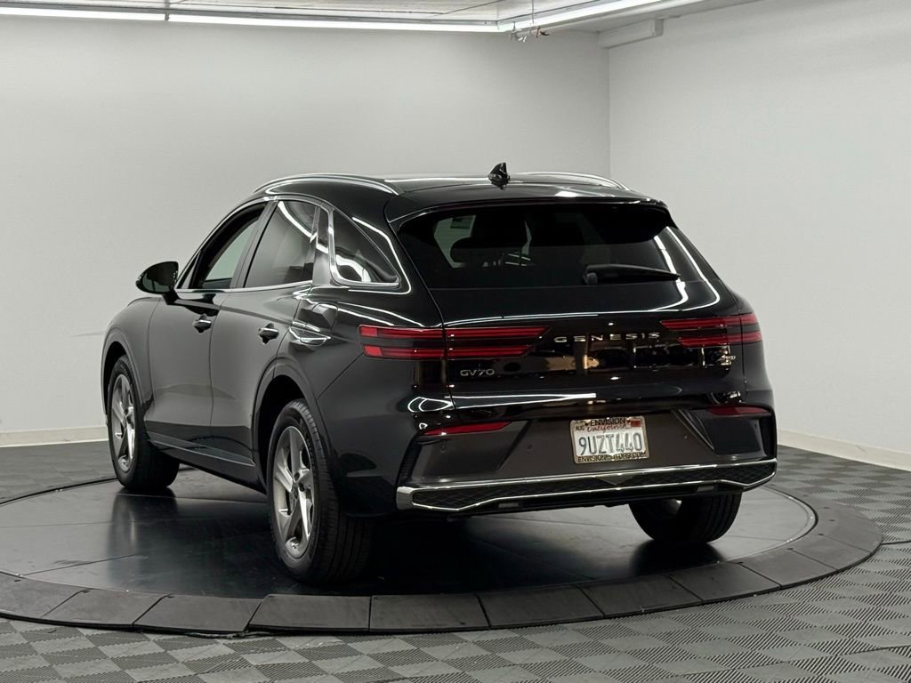 Used 2026 Genesis GV70 2.5T Select image 9