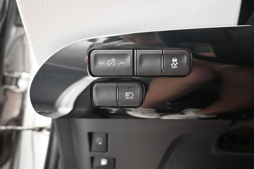 Used 2017 Toyota Prius Prime Plus w/ Carpet Mat Package FWD image 33