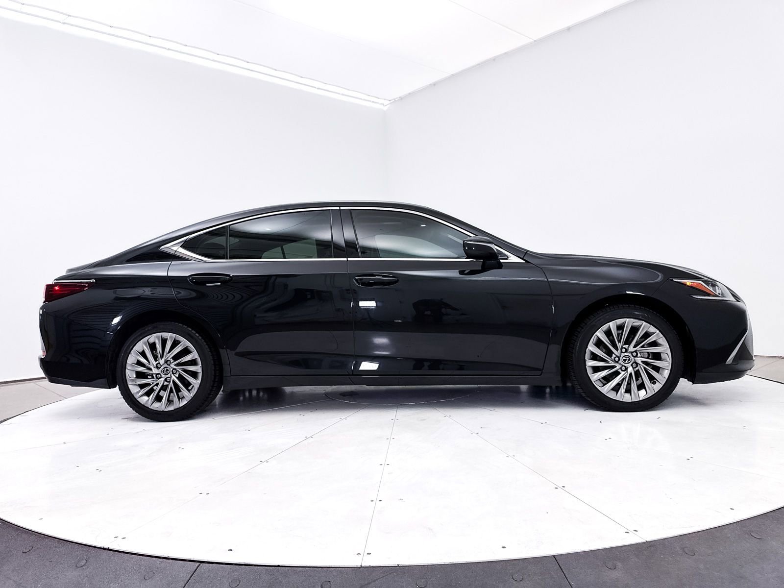 Used 2019 Lexus ES 350 Luxury w/ Accessory Package FWD image 45