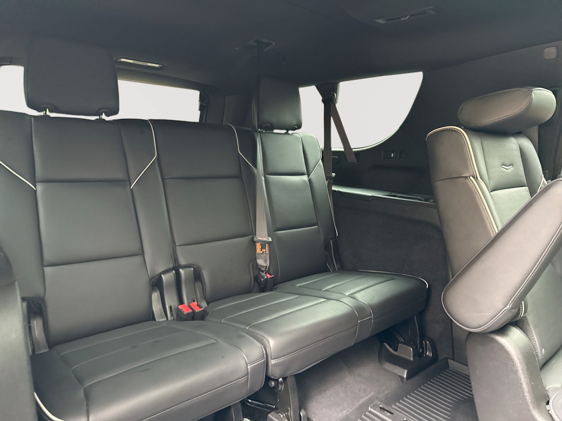 Used 2021 Cadillac Escalade ESV Premium Luxury w/ Driver Assist Tech Package AWD/4WD image 27