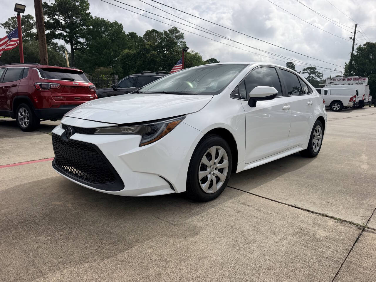 Used 2022 Toyota Corolla LE FWD image 2