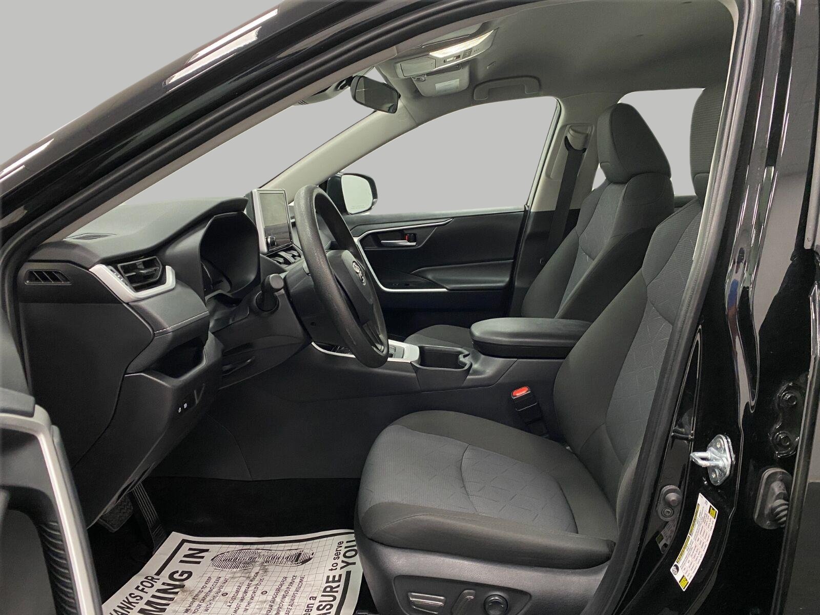 Used 2025 Toyota RAV4 XLE AWD/4WD image 27