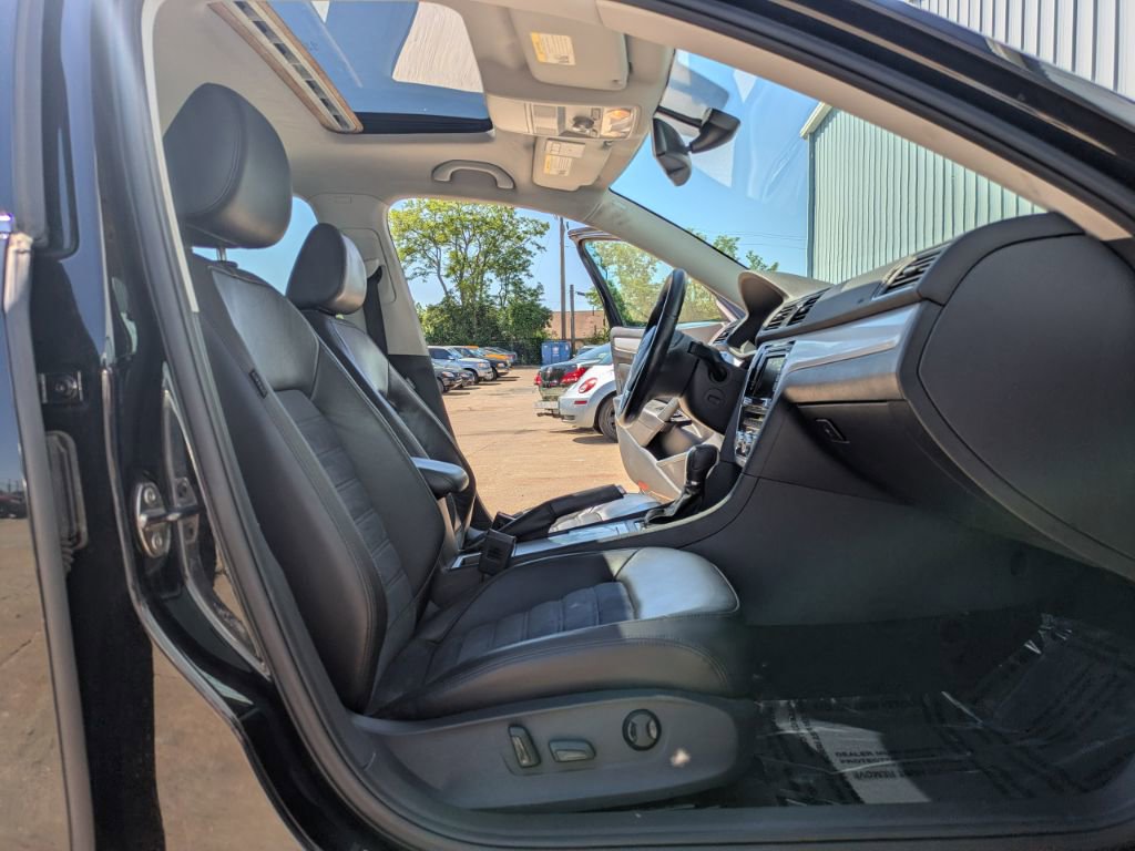Used 2012 Volkswagen Passat TDI SEL Premium FWD image 13