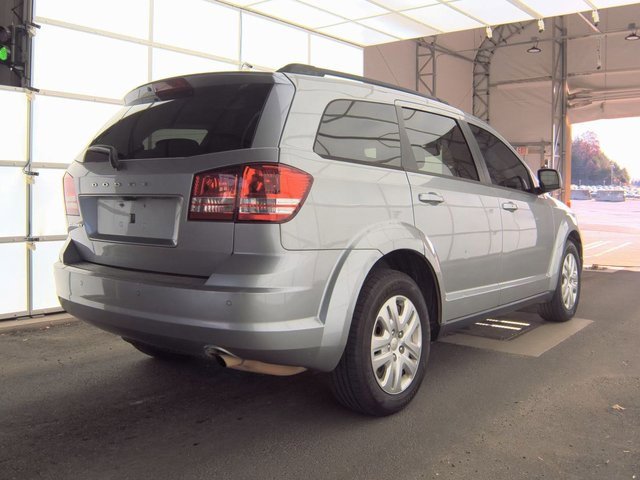 Used 2020 Dodge Journey SE w/ SE Popular Equipment Group image 2