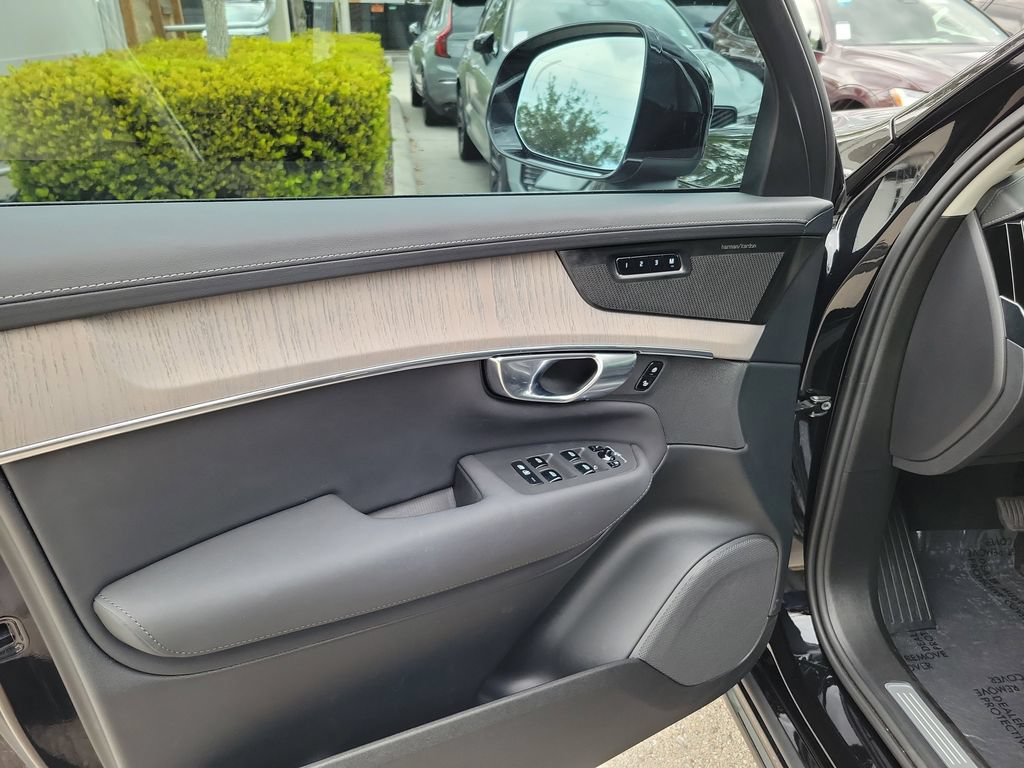 Used 2025 Volvo XC90 T8 Ultra w/ Protection Package Premier AWD/4WD image 20