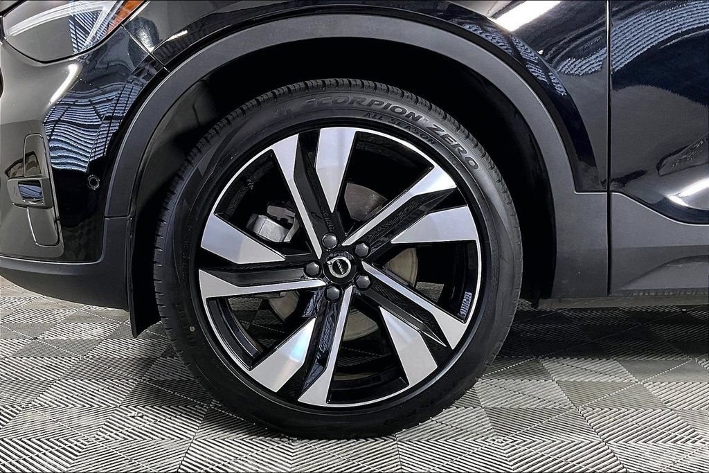 Used 2023 Volvo XC40 B5 Ultimate w/ Protection Package Premier AWD/4WD image 8