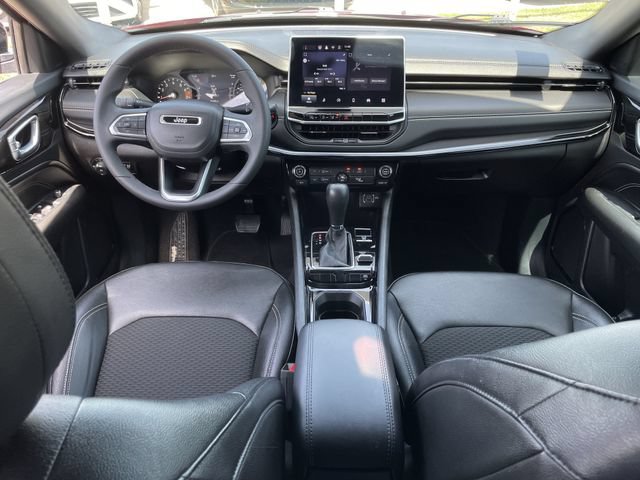 Used 2024 Jeep Compass Latitude w/ Altitude Special Edition AWD/4WD image 10