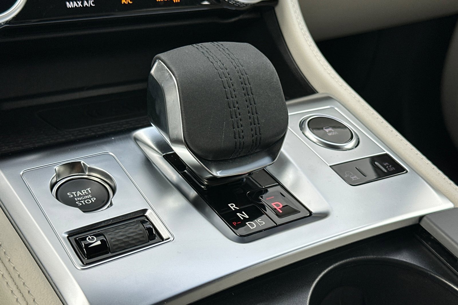 Used 2025 Jaguar F-PACE R-Dynamic S image 25