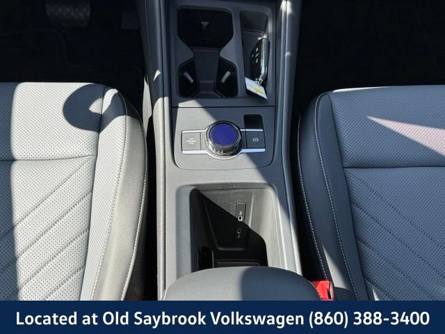 Used 2025 Volkswagen Tiguan SE AWD/4WD image 17