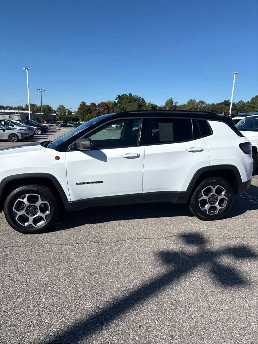 Used 2022 Jeep Compass Trailhawk AWD/4WD image 32