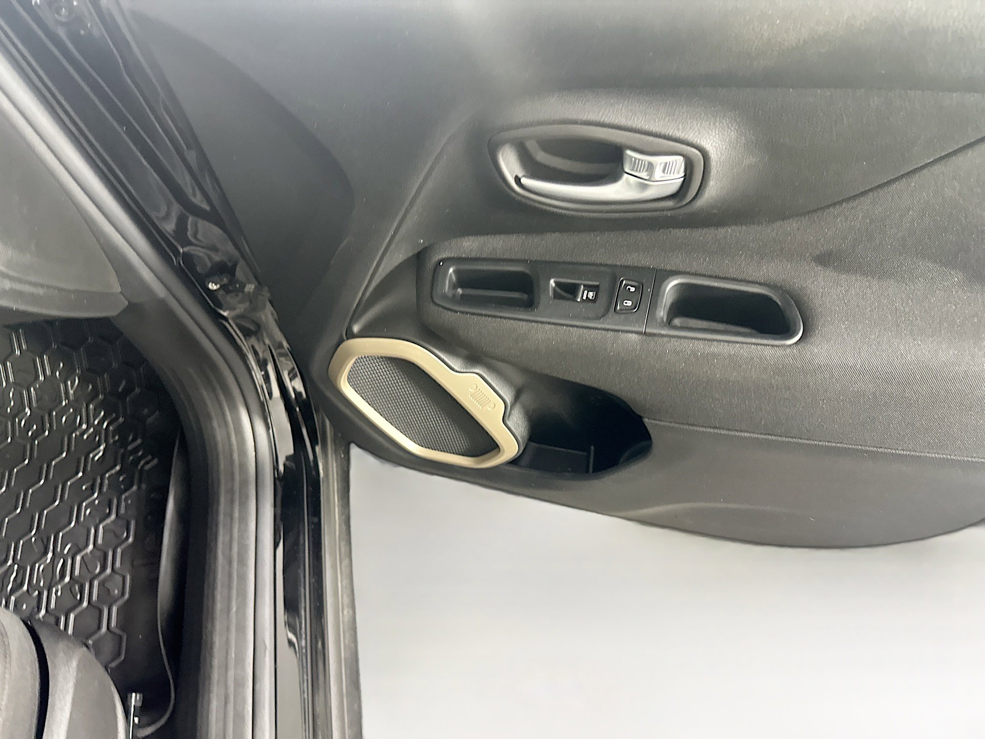 Used 2016 Jeep Renegade Sport w/ Power & Air Group image 30