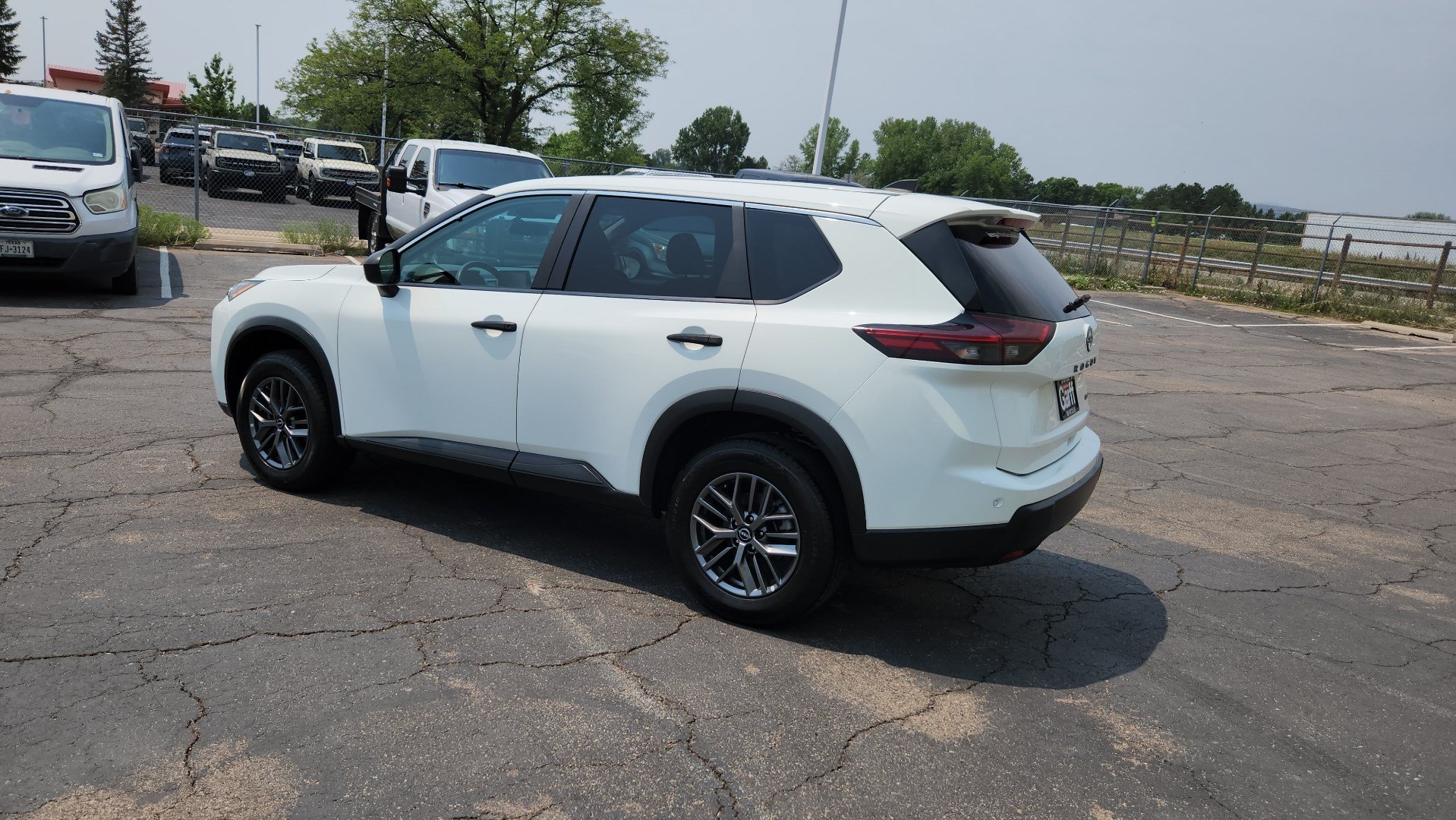 Used 2024 Nissan Rogue S AWD/4WD image 6