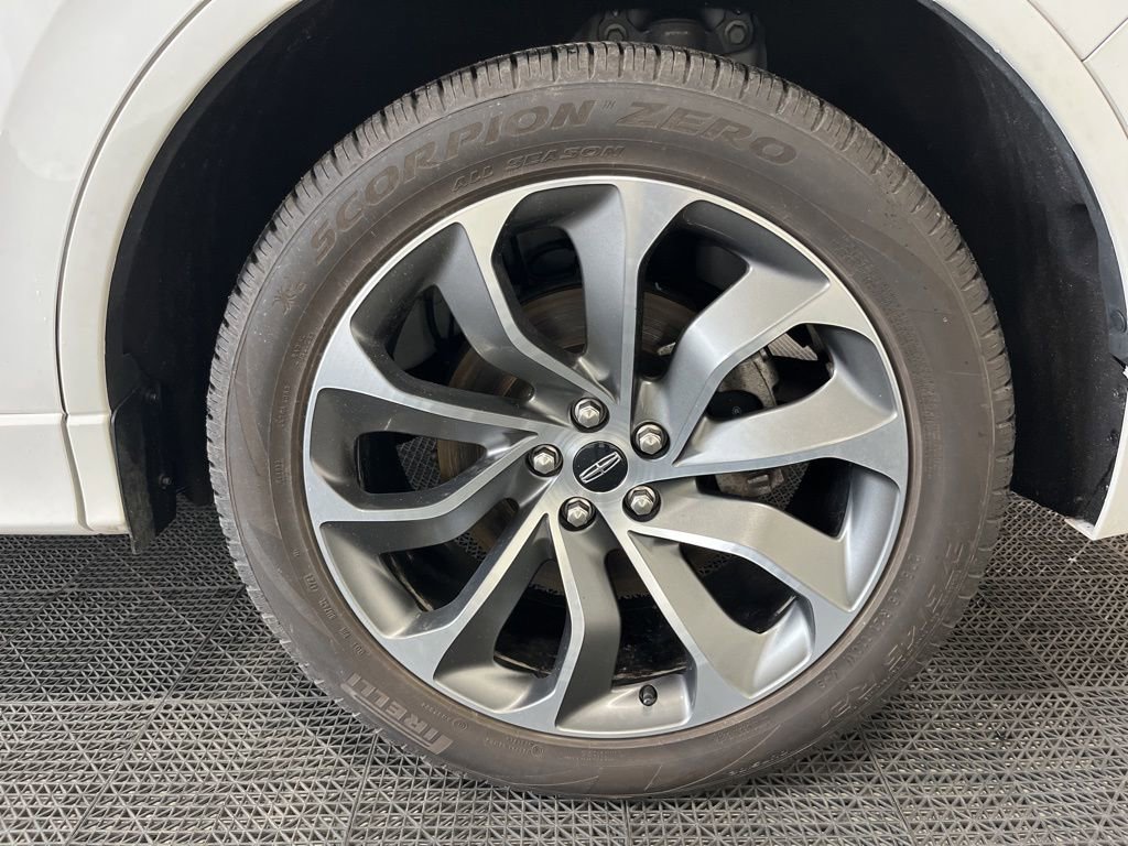 Used 2025 Lincoln Aviator AWD w/ Jet Appearance Package image 26