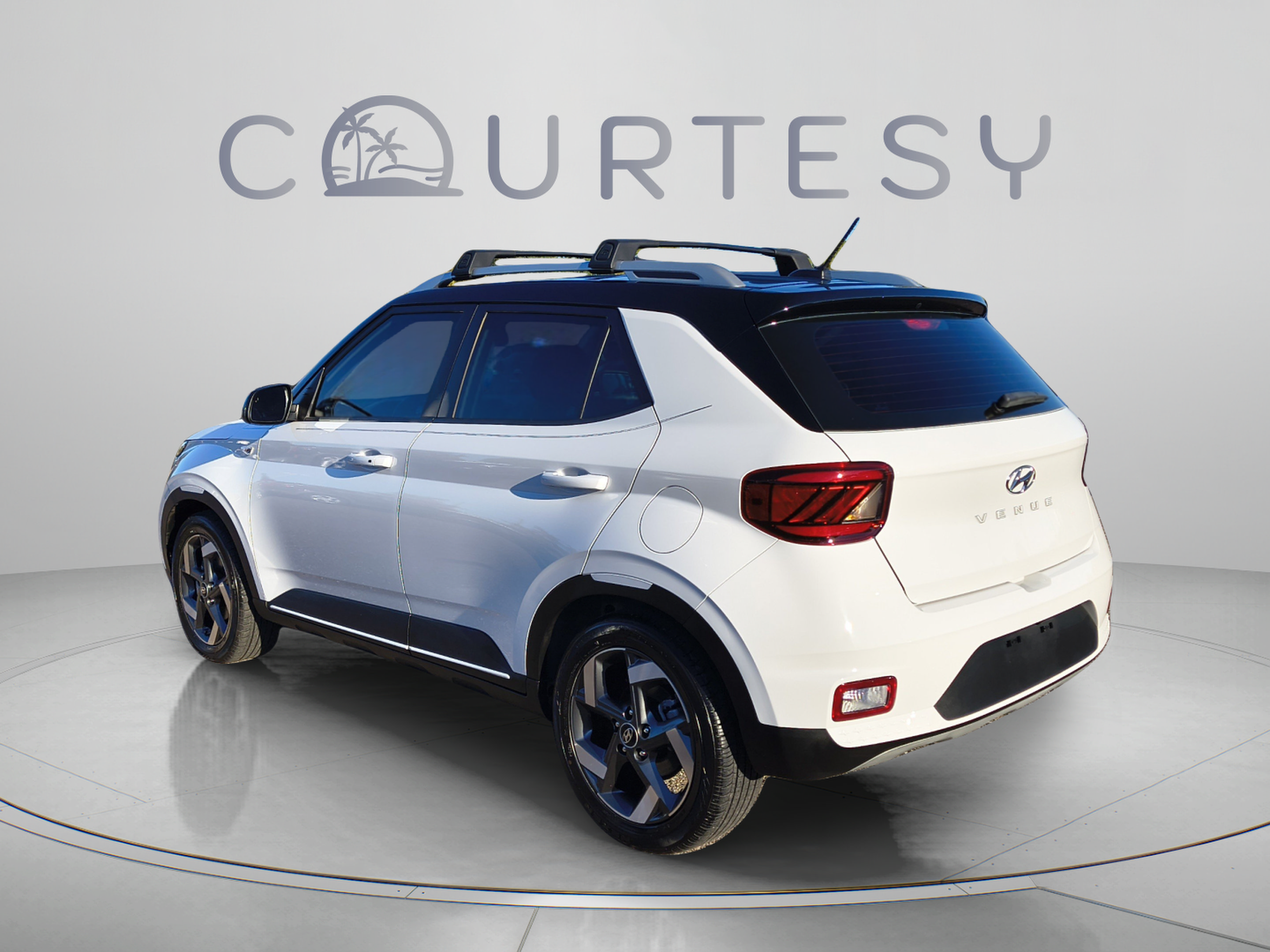 Certified 2023 Hyundai Venue Limited FWD image 3