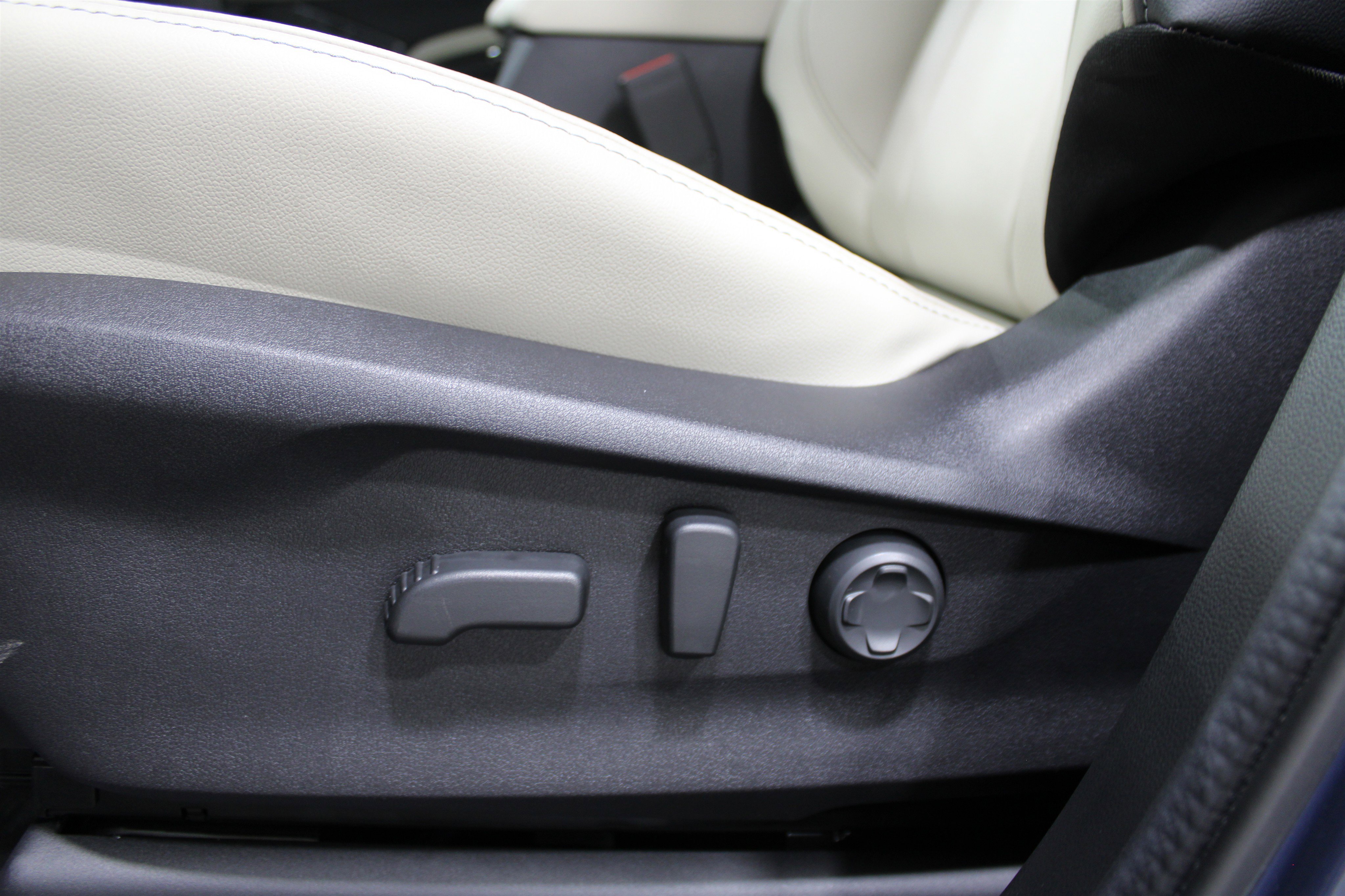 New 2025 Subaru Ascent Limited image 4