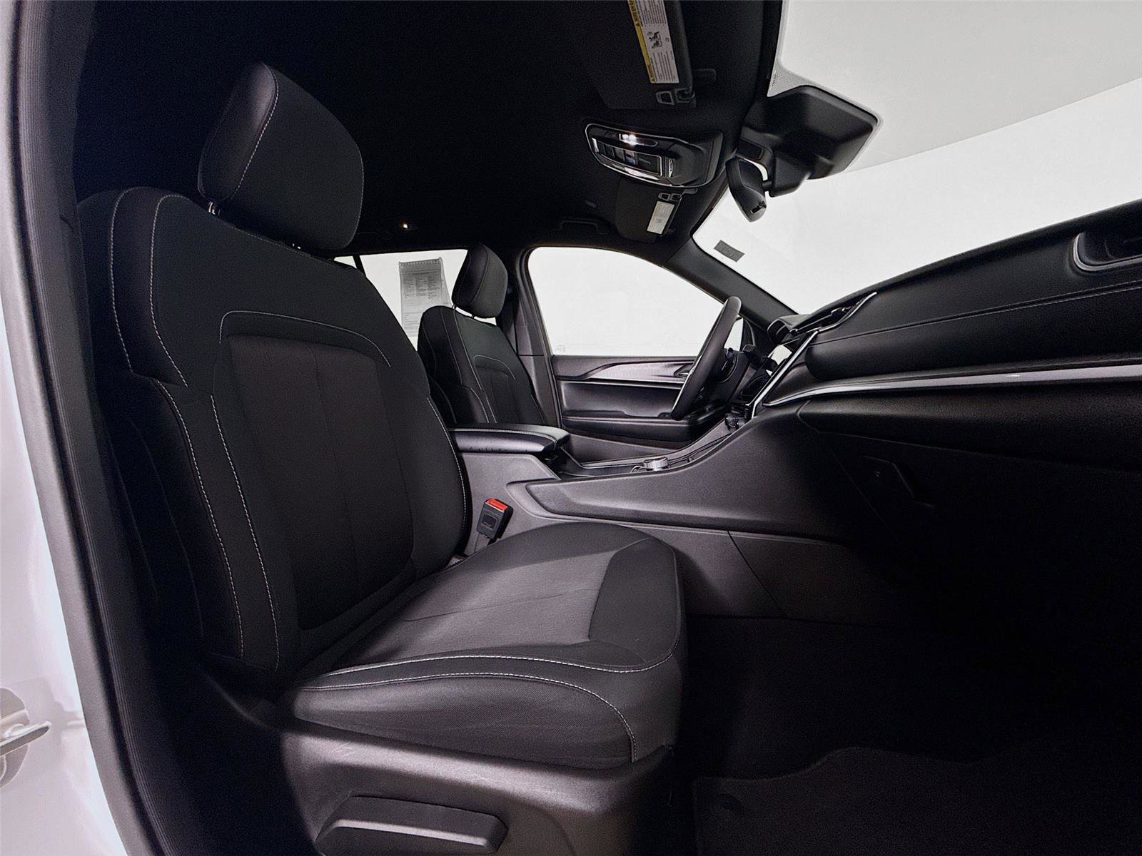 Used 2024 Jeep Grand Cherokee Laredo w/ Trailer Tow Package image 27