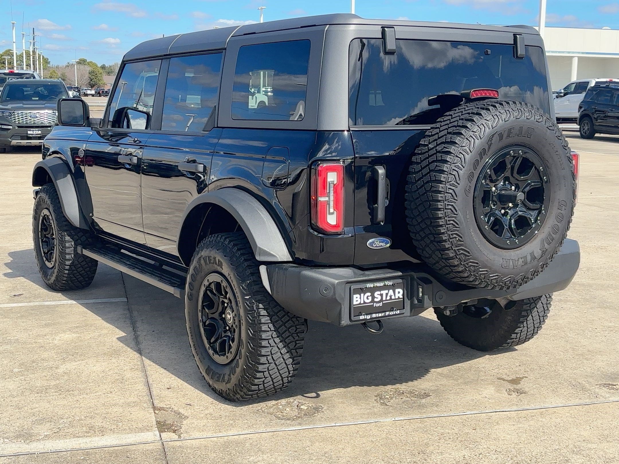 Used 2023 Ford Bronco Wildtrak image 6