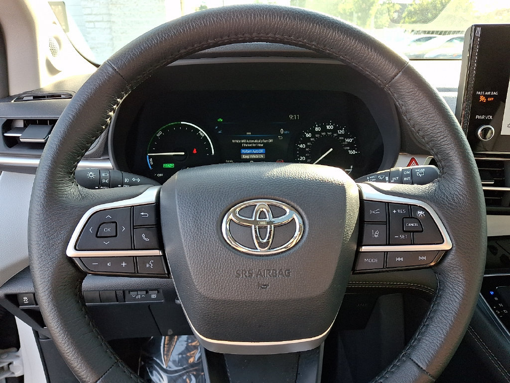 Certified 2025 Toyota Sienna XLE w/ XLE Plus Package AWD/4WD image 21