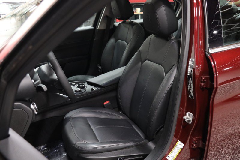 Used 2017 Alfa Romeo Giulia w/ Cold Weather Package RWD image 36