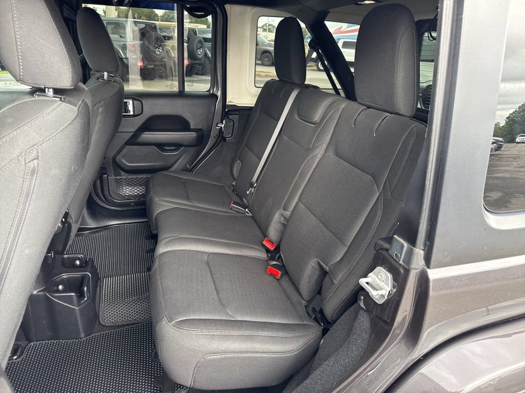 Used 2020 Jeep Wrangler Unlimited Sahara AWD/4WD image 19
