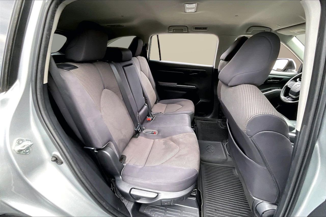 Used 2023 Toyota Highlander L image 23