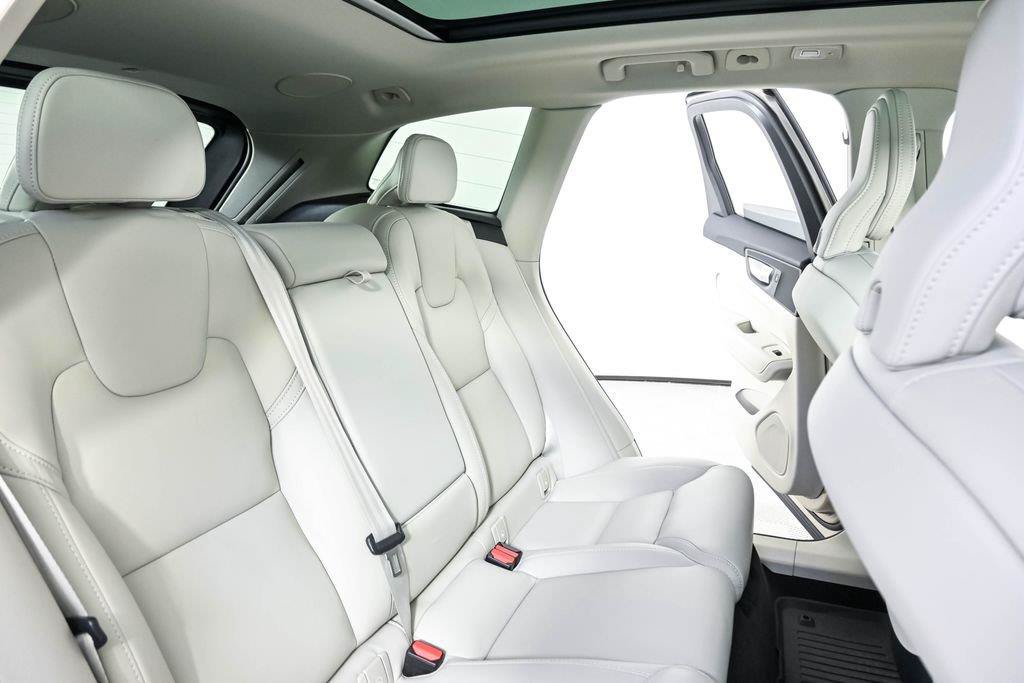 Certified 2024 Volvo XC60 B5 Ultimate w/ Climate Package AWD/4WD image 24