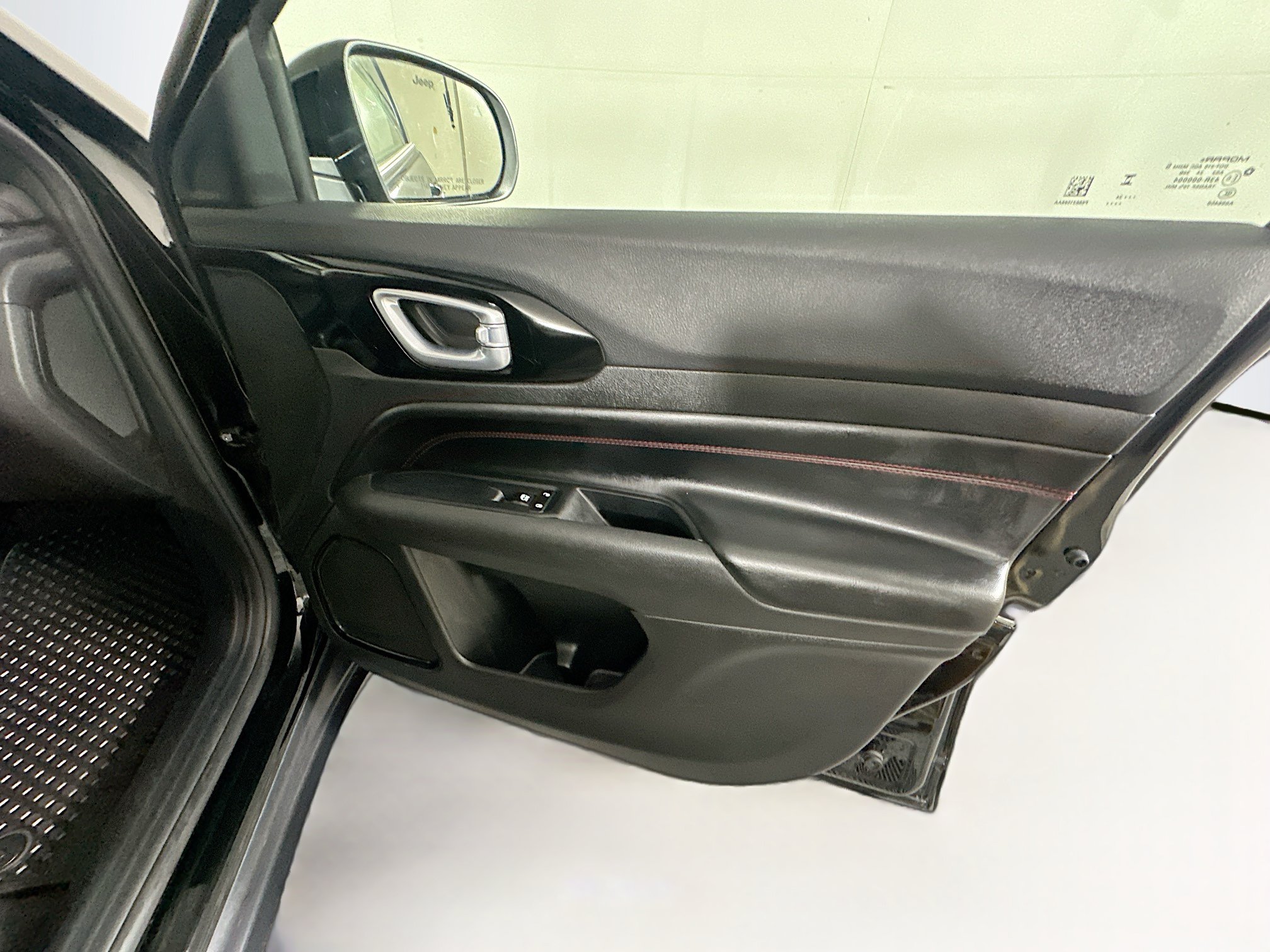 Used 2024 Jeep Compass Trailhawk AWD/4WD image 30